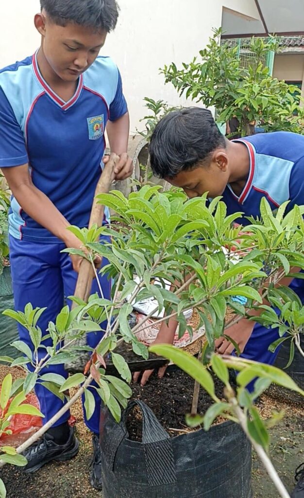 Gambar ini memiliki atribut alt yang kosong; nama berkasnya adalah WhatsApp-Image-2025-03-17-at-08.12.18-1-626x1024.jpeg